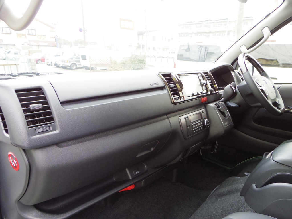 商用車とは思えない高級感のある車内です！