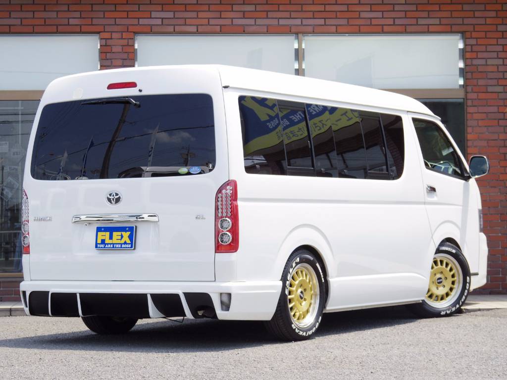 埼玉県越谷市にハイエース専門の新車、中古車の展示販売！人気ゲレード、年式をその場で見比べられます。店頭に並んでいない在庫もご用意できますので皆様のご来店、お問合せお待ちしております。
