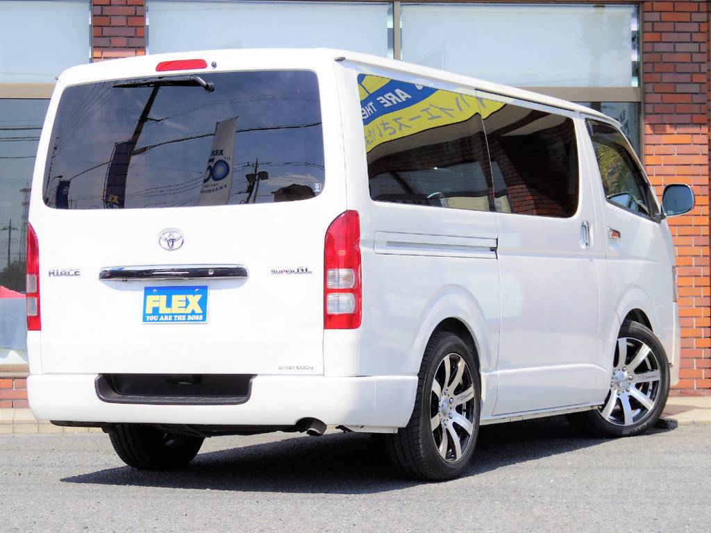 埼玉県越谷市にハイエース専門！新車・中古車の展示販売！人気のグレード、年式等その場で見比べる事が出来ます。1型から4型まで展示中！！又、店頭に並んでいない在庫もご用意できます！