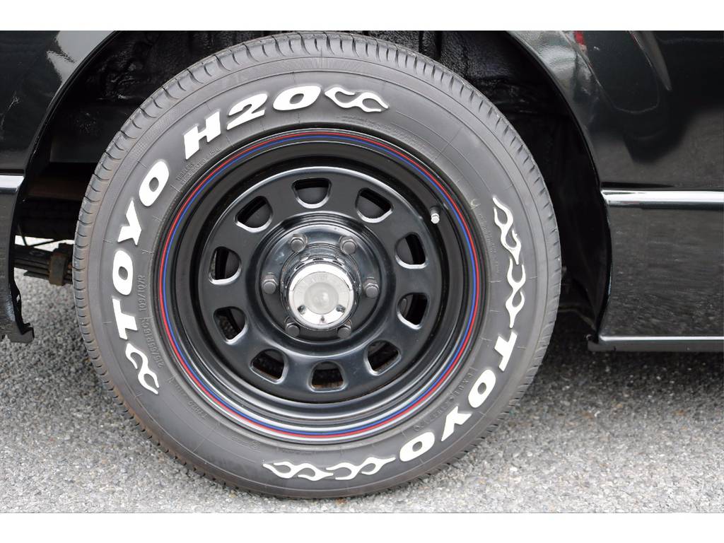 定番のブラックデイトナです！TOYOのH20ホワイトレターでよりカッコよく仕上がっております！