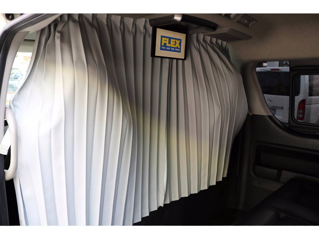 カーテンも付いていますので、プライベートな空間を車内に作り出せます！