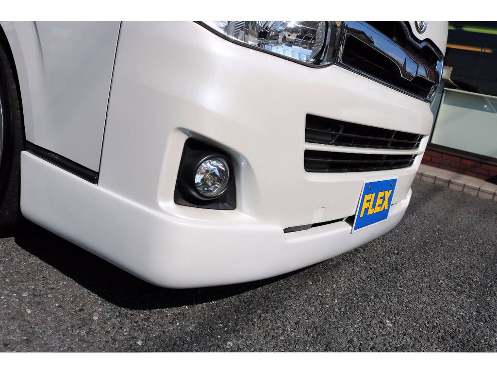 新品のフロントリップスポイラーを装着しました！フロントフェイスも印象的なデザインとなっております！