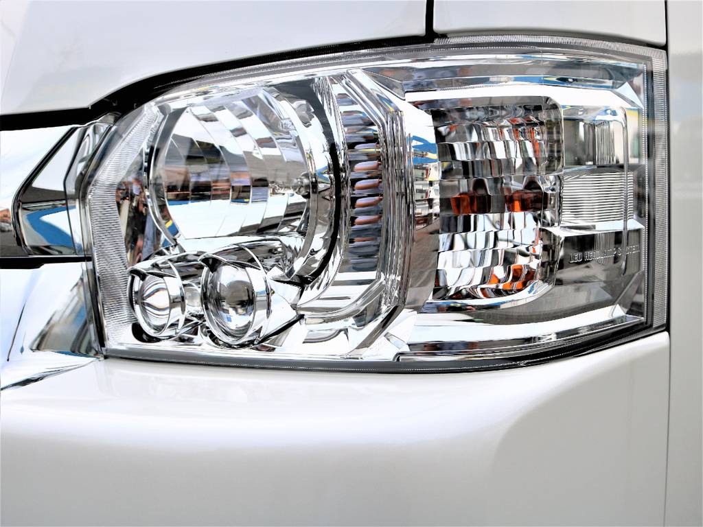 人気のメーカーオプションのLEDヘッドライト付きです！