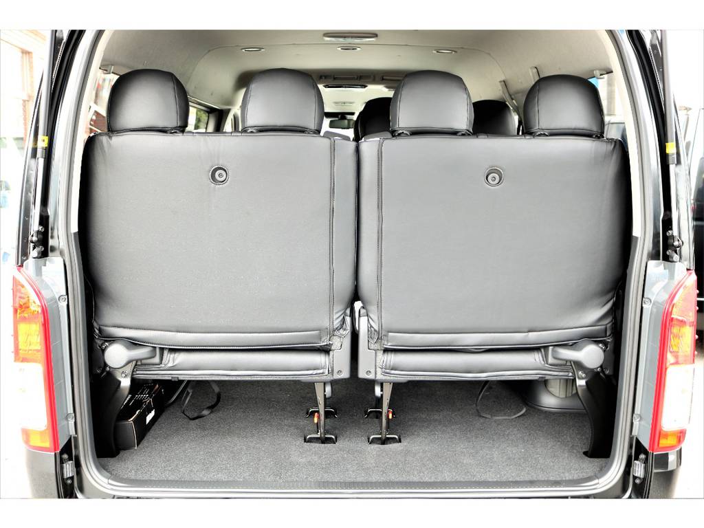 跳ね上げ可能な４列目シートですので、お好みに合わせてお車はをご利用頂けます！