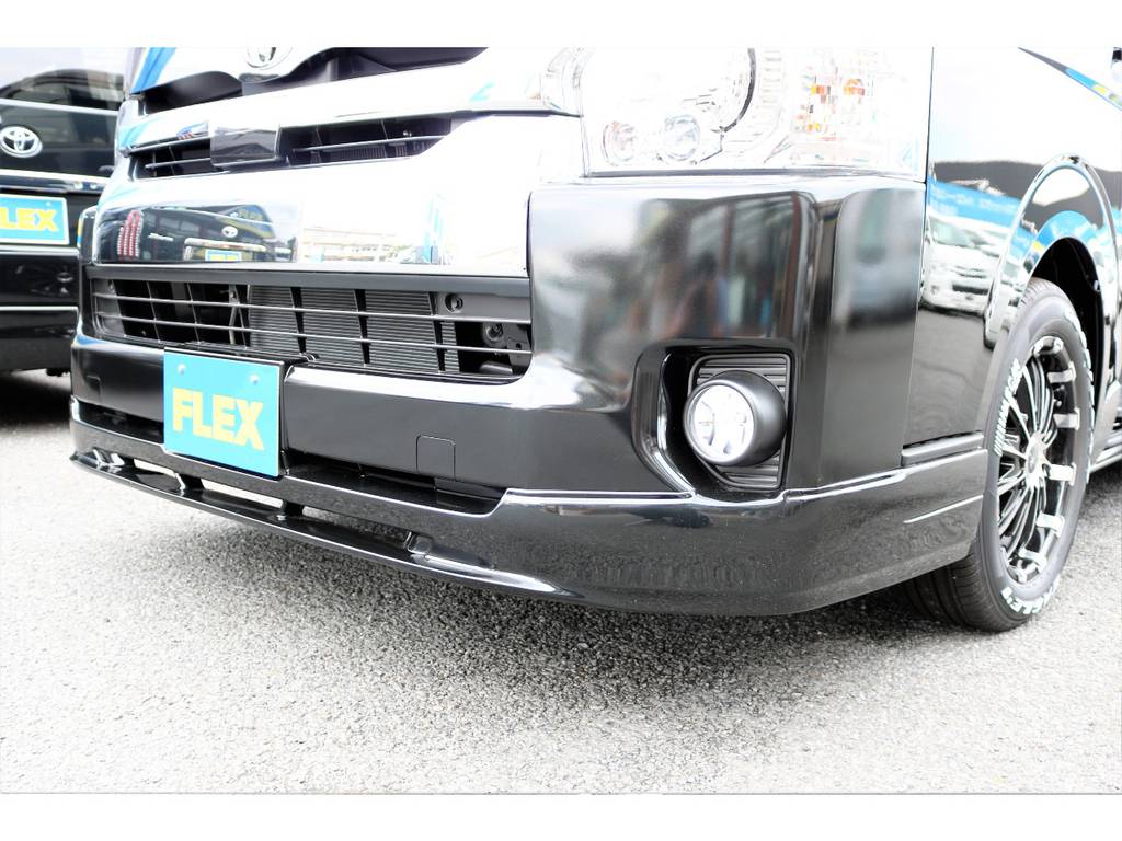 フロントフェイスの印象を変えるフロントスポイラーはFLEXオリジナルリップスポイラーをチョイス！