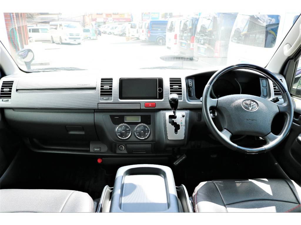 内外装共にキレイなハイエースです！