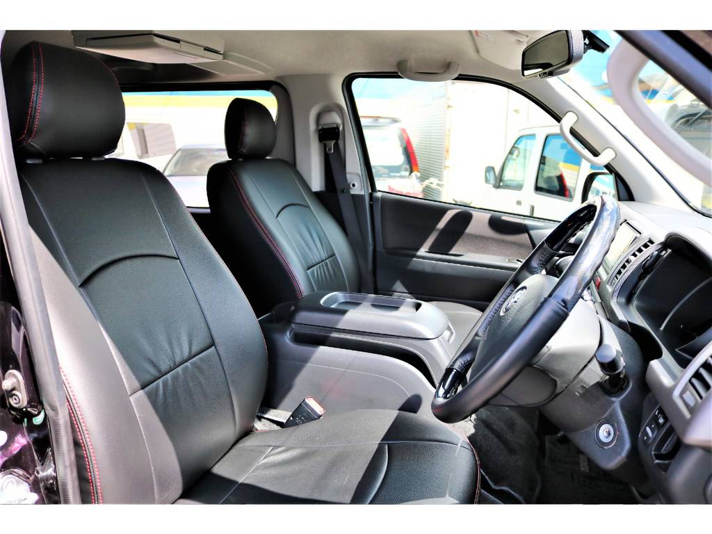 レッドステッチのオシャレなシートカバーです！