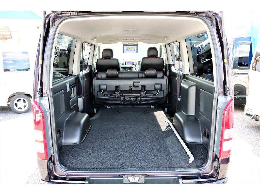 リアシートを折り畳めば広大なラゲッジスペースに早変わり！