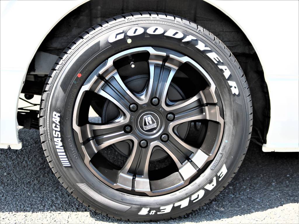 足元には新品のFLEXオリジナルカラーのバルベロワイルドディープス＆ナスカータイヤをインストールしました！