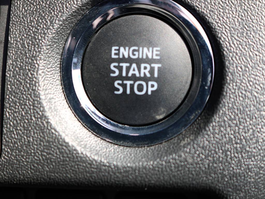 人気オプションのスマートキー＆プッシュスタートも付いております！