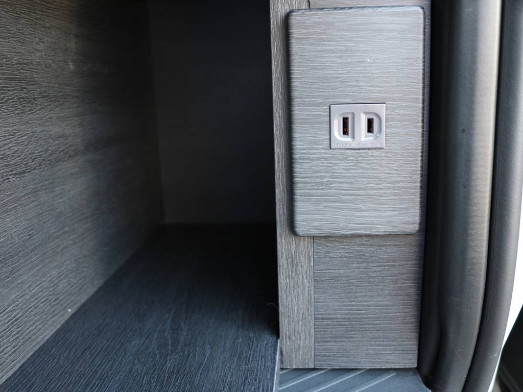 便利にお使い頂けるAC100Vコンセントを増設してあります！