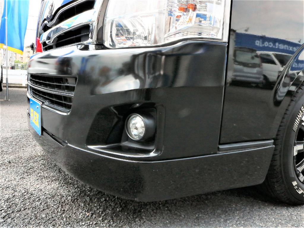 シンプルなデザインのフロントリップスポイラー付きです！