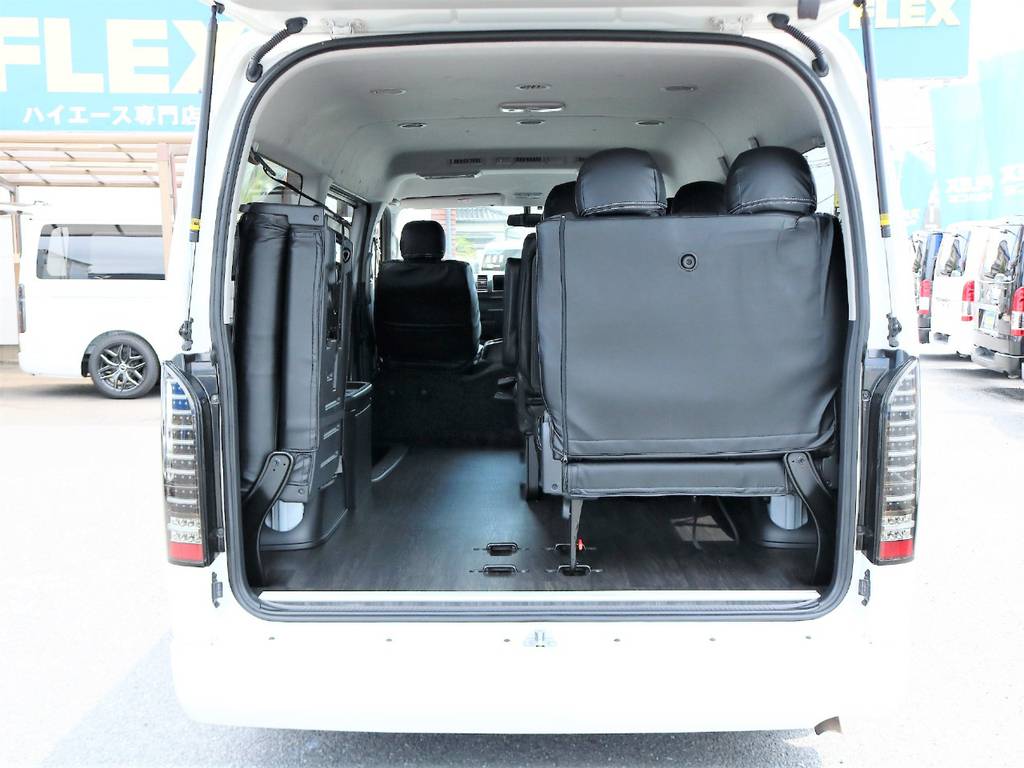 折り畳み可能な4列目は様々な用途にご利用出来ます！