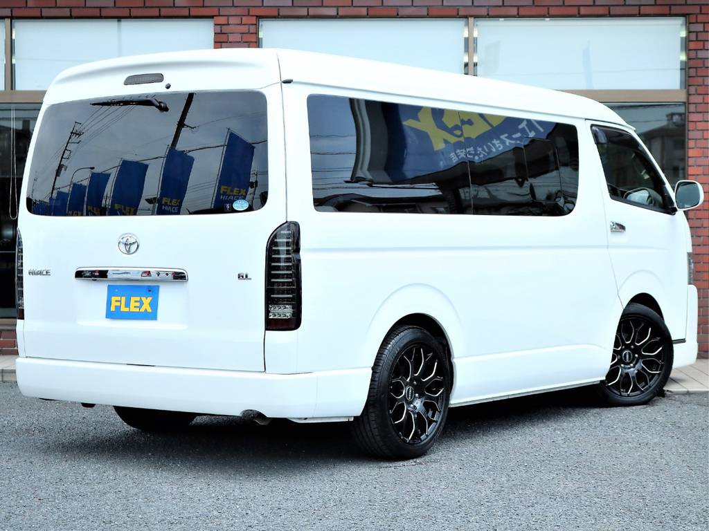 ボディカラーはメーカーオプションカラーのパールホワイトです！