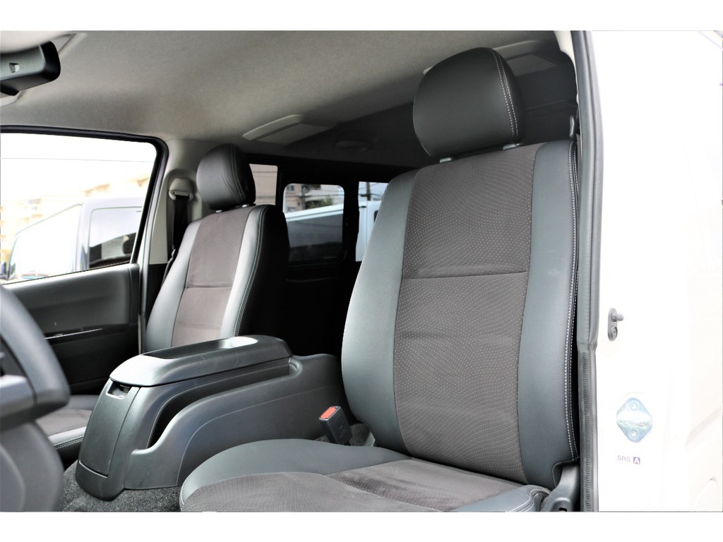 特別仕様車専用ハーフレザーシート☆