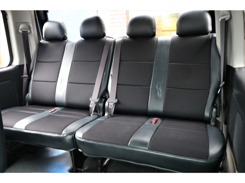 ４列目シートまでリクライニング加工されております☆