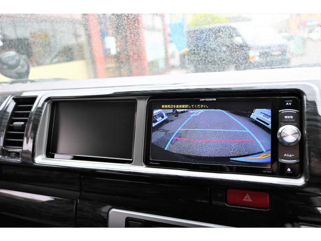 ナビ横サブモニターはバックカメラ時もＴＶやＤＶＤをご覧頂けます☆