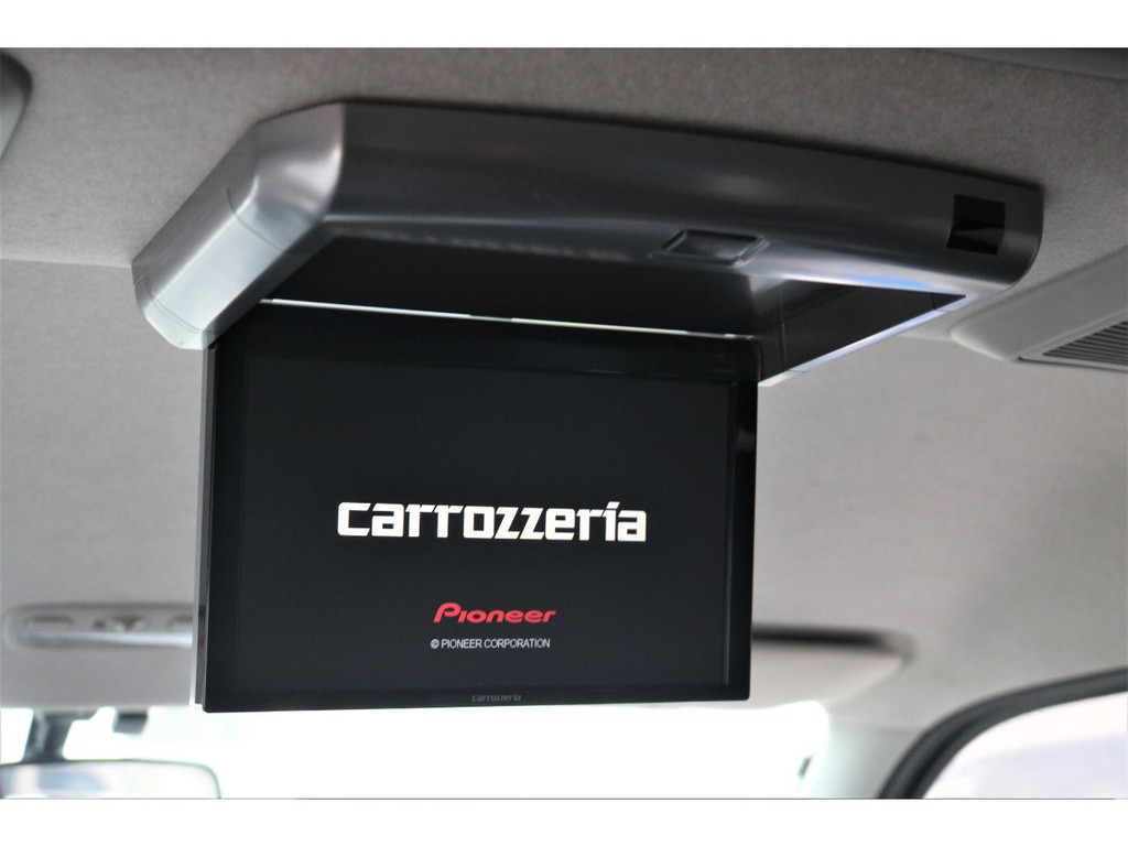 後席用フリップダウンモニターまで装備！嬉しいアイテム揃っております☆