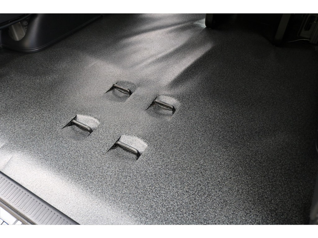 フロアにはＣＦマットが取付け済みです！お手入れもラクラク☆