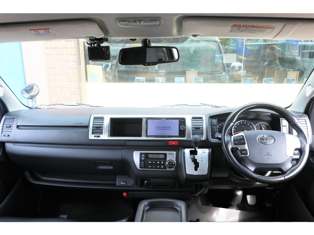 運転席まわりはキズも少なくキレイですよ☆