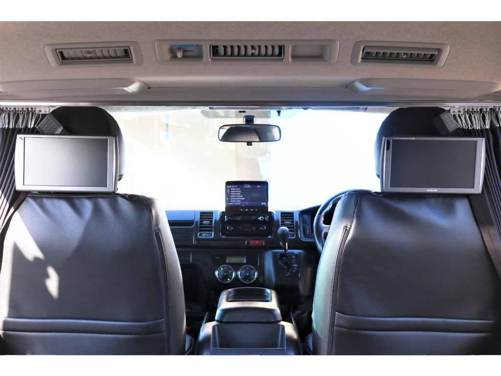 ツインヘッドレスト型モニター！