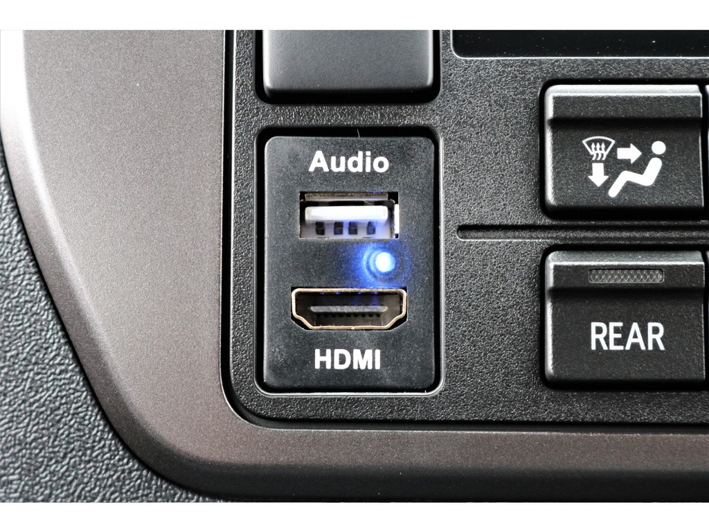 ＨＤＭＩ/ＵＳＢ充電ソケットは嬉しい標準装備！とっても便利なアイテムです☆