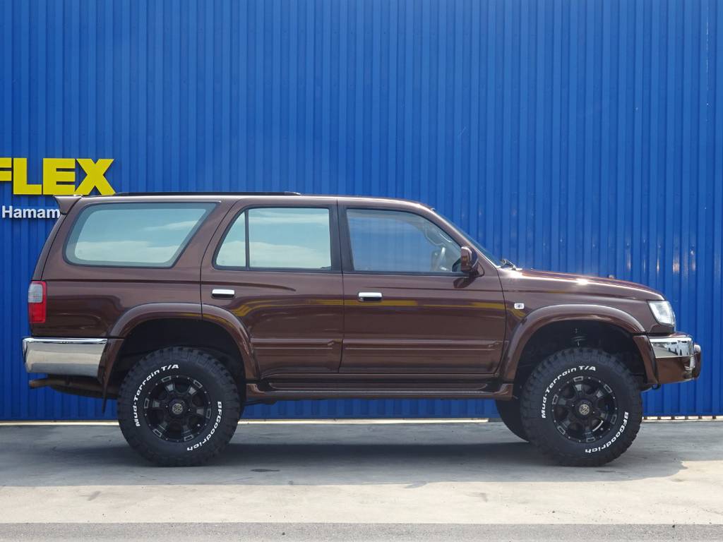 2インチリフトUP！純正車高とは迫力がちがいますね。
