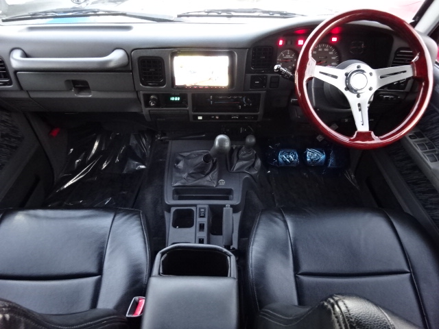 ミッション車になります。運転する楽しさがありますね。