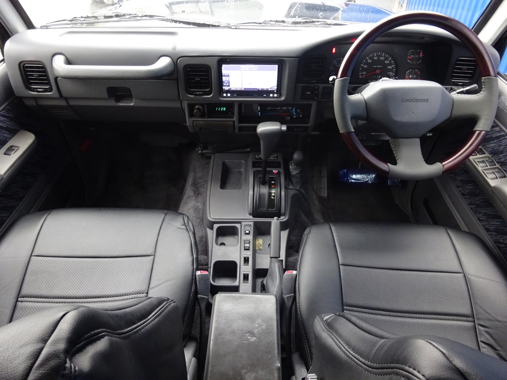 オートマチック車なのでAT限定の方でもお乗りになれますね！