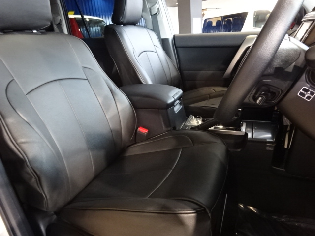ホールド感のあるシートなので長時間の運転も疲れにくいです！