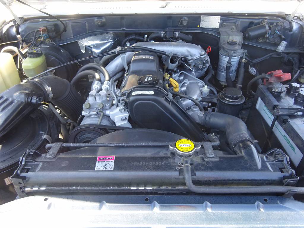エンジンはTOYOTAでとても信頼されている３０００ｃｃディーゼルターボ「１KZ」です！！