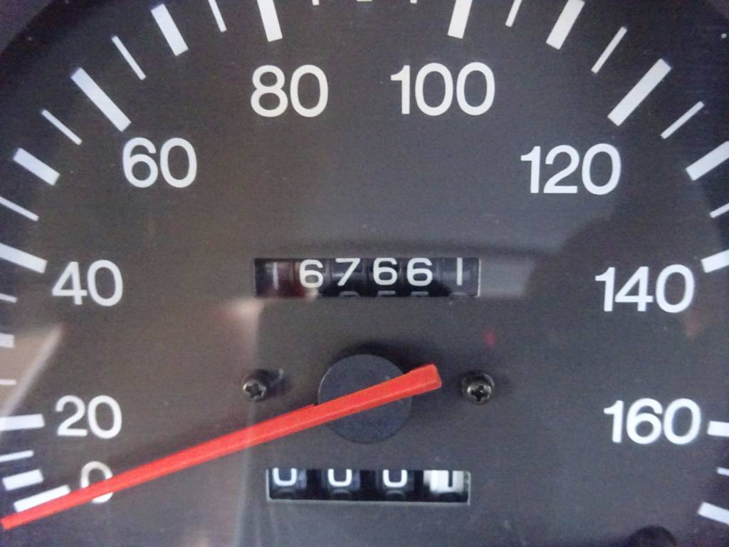年式から見ればまだまだ少ない16万kmです。