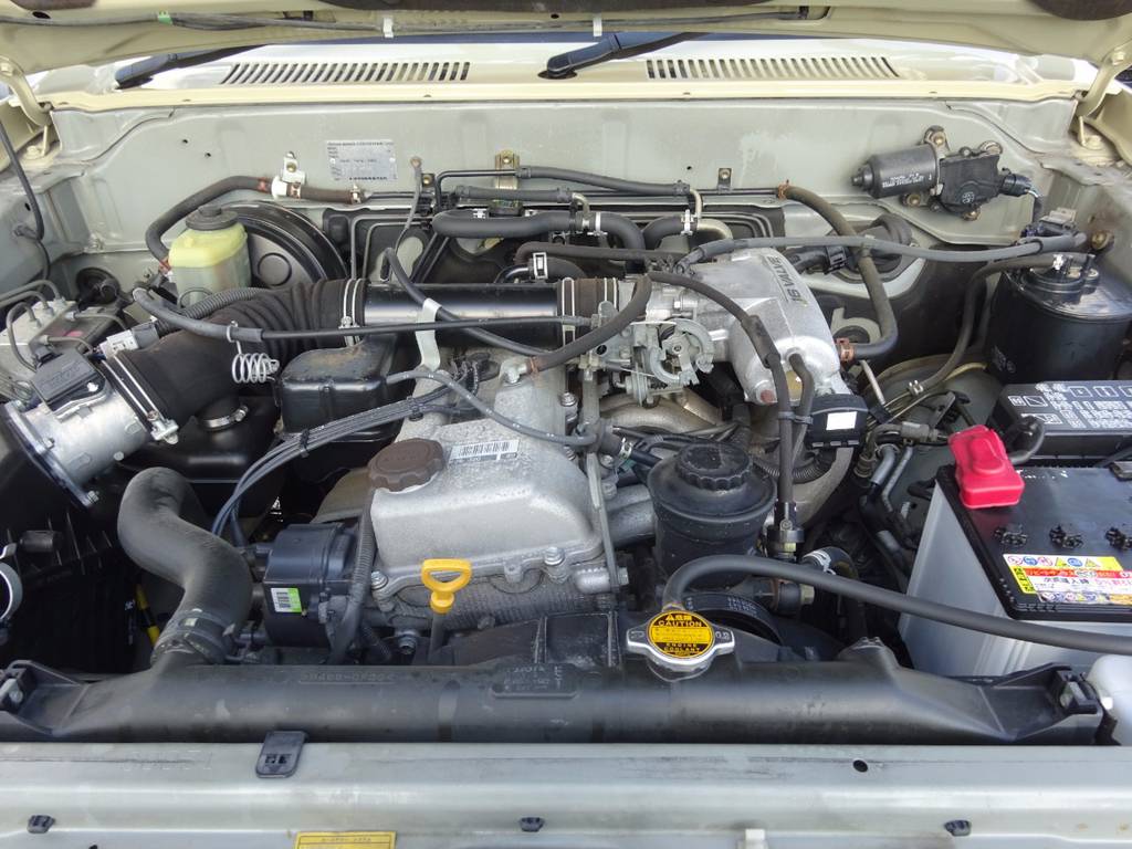 2700ccガソリンエンジン。全国何処でも登録納車可能です。