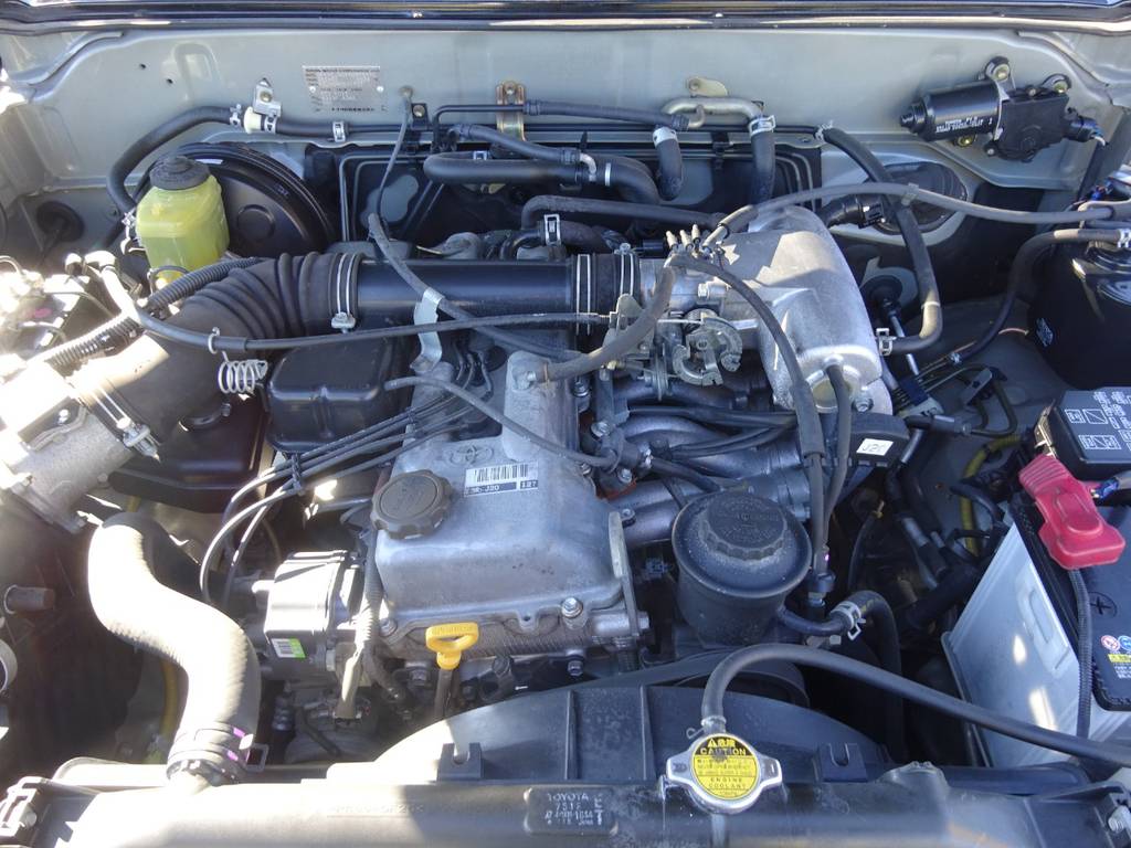 耐久性の高い2700ccのガソリンエンジンです。