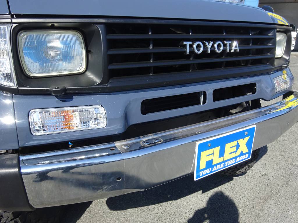グリルのＴＯＹＯＴＡロゴがクラシカルな印象です。
