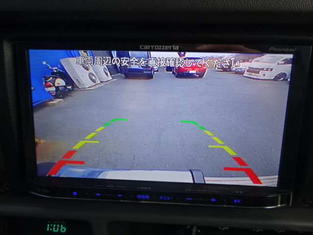 バックカメラ付き駐車も安心です。