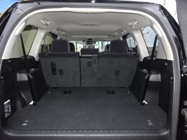 荷室はとても広いので沢山の荷物が積めますね！