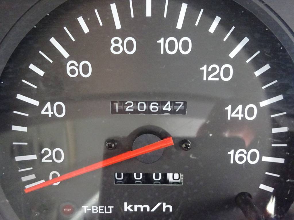 走行12万km。ここまで走行距離が少ないプラドも減ってきてしまいました。