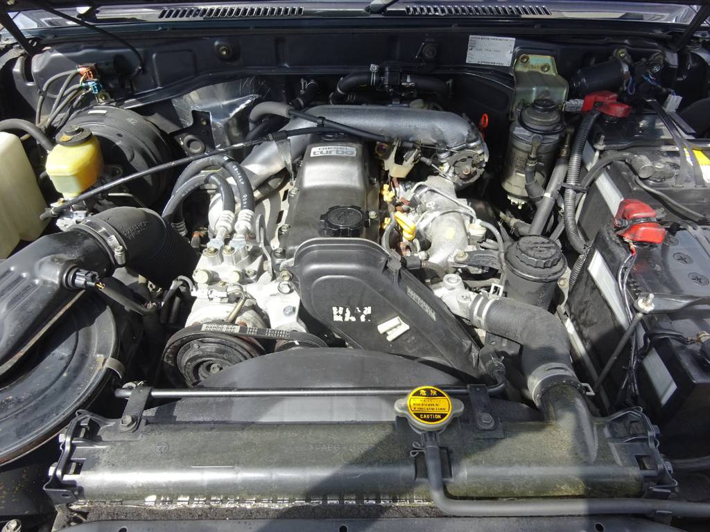 耐久性の高い3000ccディーゼルターボエンジン。
