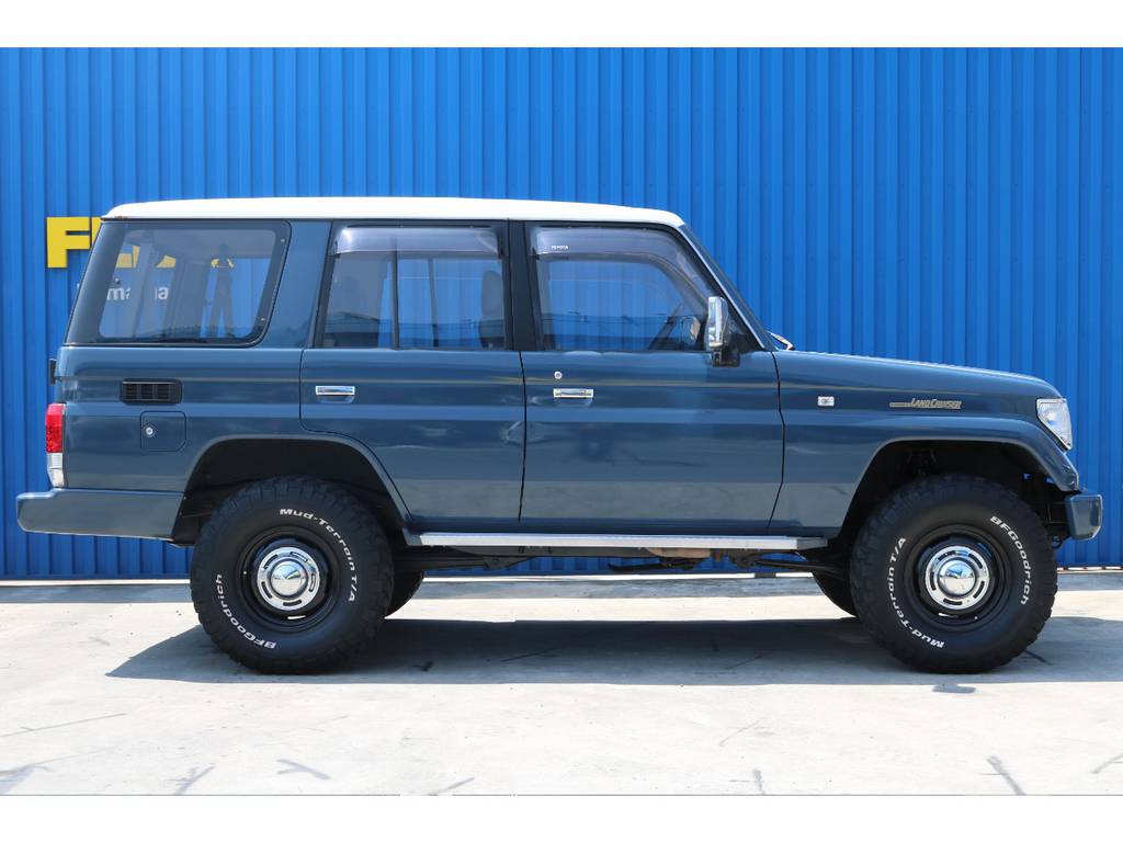 こんな車で仲間と海や山、BBQ…。想像しただけでもたまりませんね。