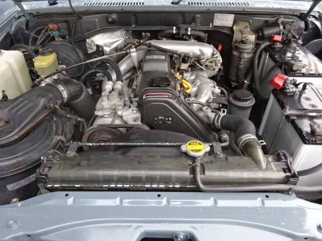 3000ccディーゼルターボエンジン。この年式からするとまだまだ少ない走行14万kmです。