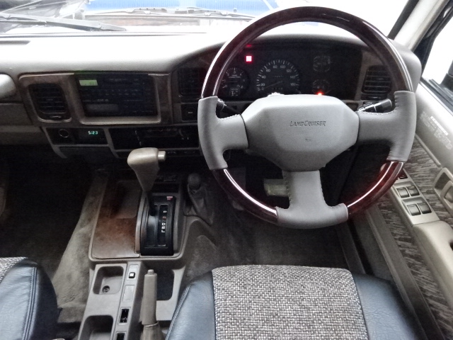 オートマチック車になりますのでAT限定免許の方でもお乗りになれます。