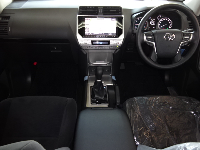高級感のある運転席ですね。助手席の方もさぞや鼻の高い事でしょう。