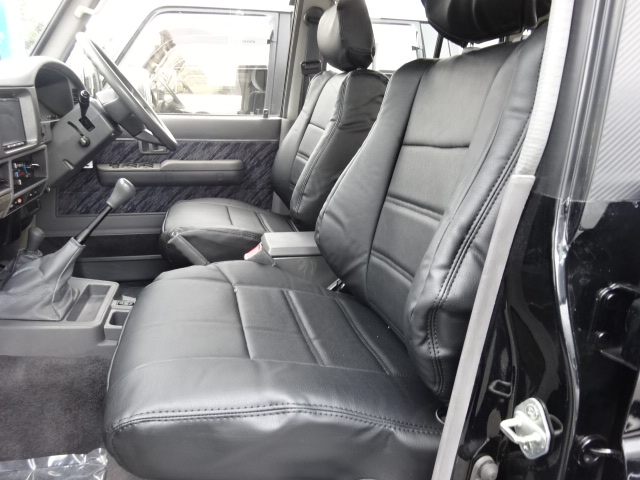 ホールド感のあるシートなので長時間の運転でも疲れにくいです。