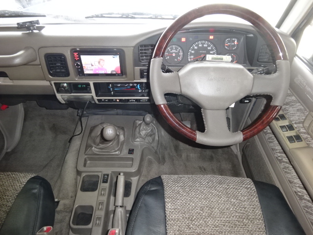 ミッション車になりますのでかき操る楽しさがありますね。