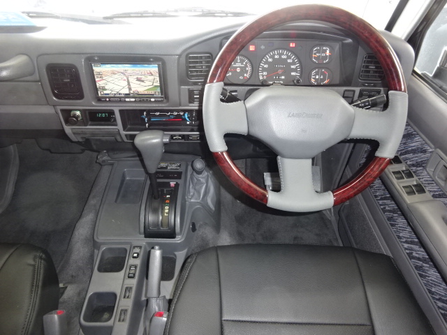 オートマチック車になりますのでAT限定免許でもお乗りになれますね。