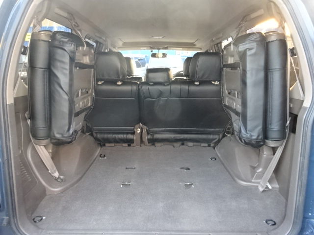 ３ｒｄシートは跳ね上げ式で使わない時は荷物も沢山積めちゃいます。