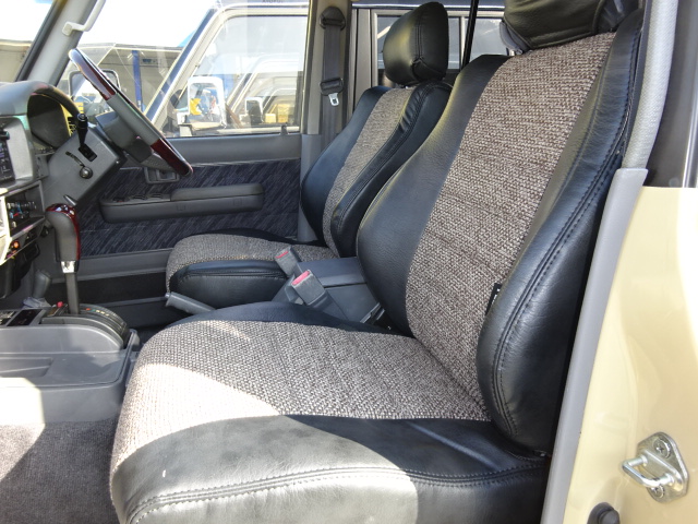 新品オリジナルクラシックシートカバー。車体のカラーとの相性も抜群です。