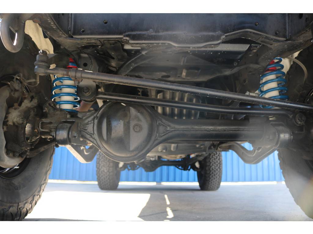 下回りもご覧の通りキレイな状態です。新品にてコイル、ショックアブソーバーは交換済みです。