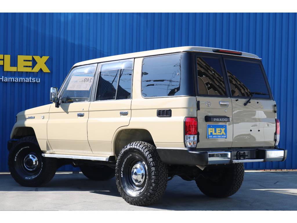 車高は新品にて２インチリフトＵＰし、４ＷＤらしい高さとなりました。